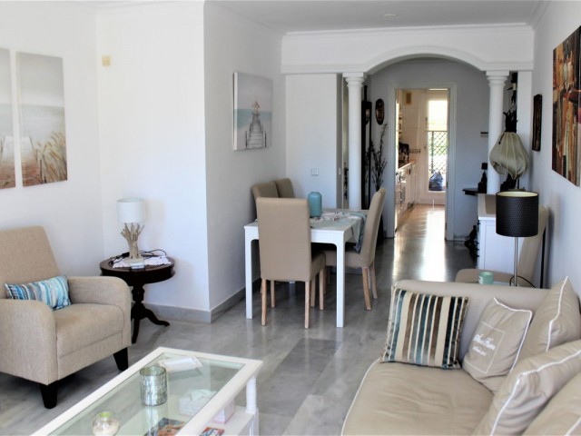 2 Bedrooms Apartment in Nueva Andalucía