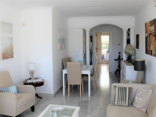 2 Bedrooms Apartment in Nueva Andalucía