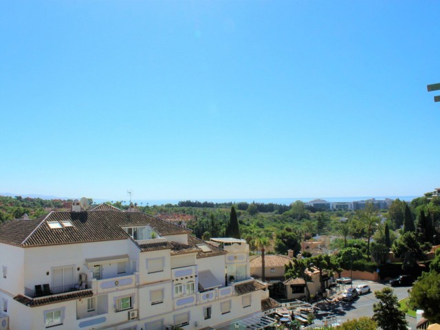 2 Bedrooms Apartment in Nueva Andalucía