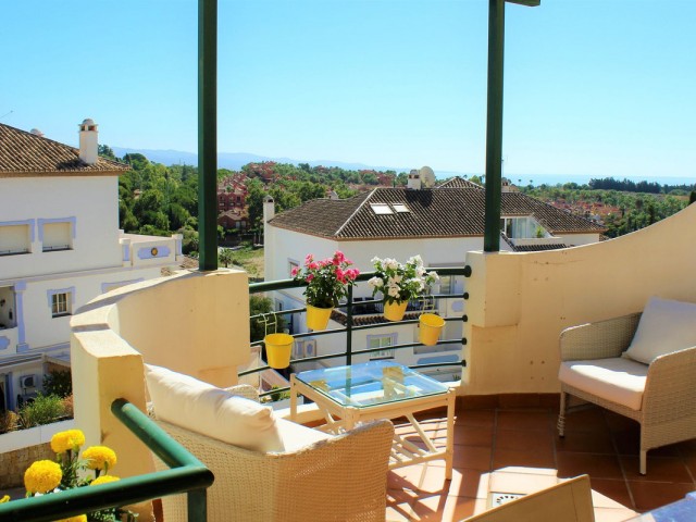 2 Bedrooms Apartment in Nueva Andalucía