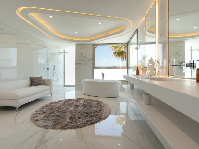 6 Bedrooms Villa in Los Monteros