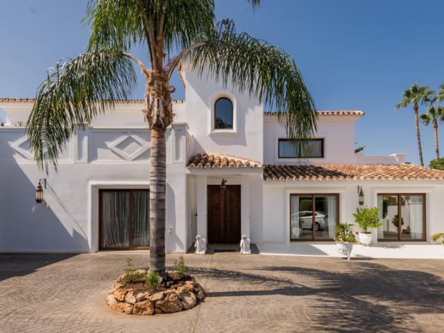 Villa con 5 Dormitorios  en Atalaya