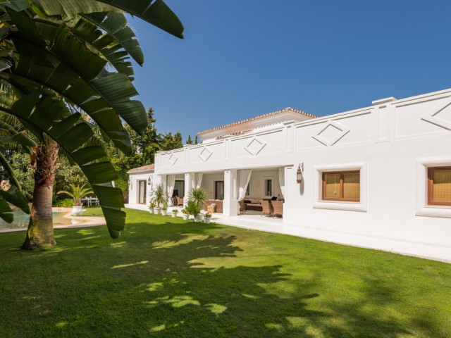 Villa con 5 Dormitorios  en Atalaya