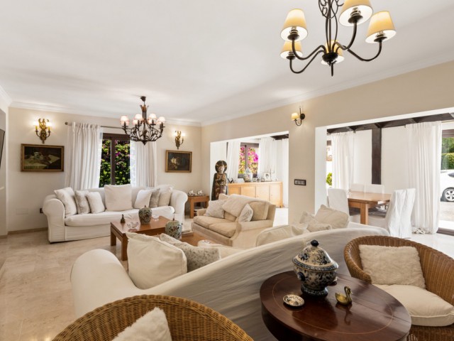 Villa con 5 Dormitorios  en Atalaya