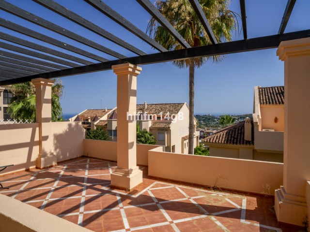 2 Bedrooms Apartment in Nueva Andalucía