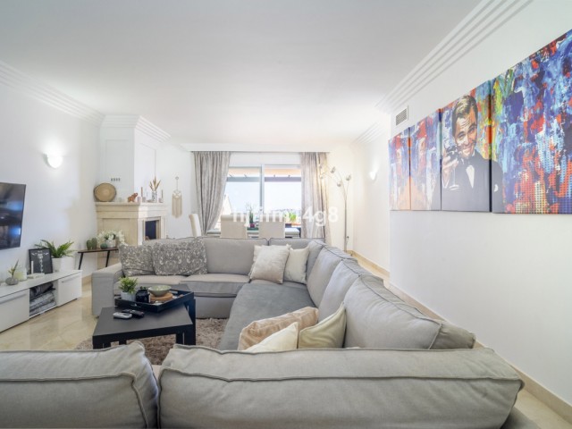 2 Bedrooms Apartment in Nueva Andalucía