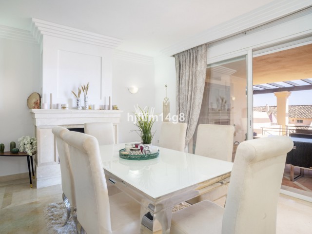 2 Bedrooms Apartment in Nueva Andalucía