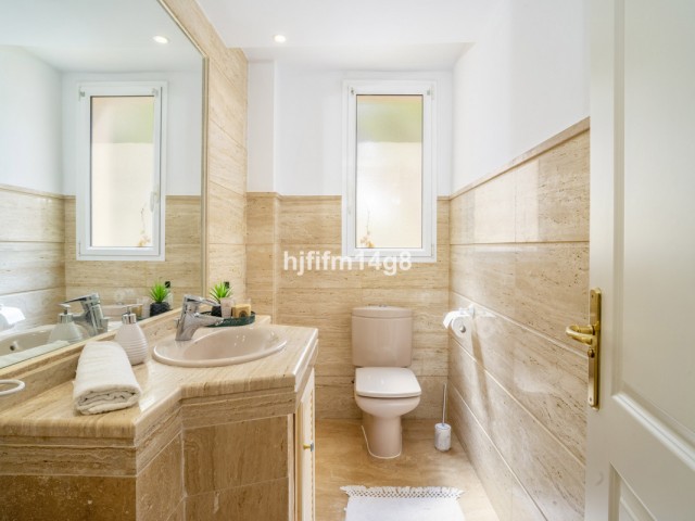 2 Bedrooms Apartment in Nueva Andalucía