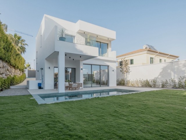 Villa con 4 Dormitorios  en Estepona
