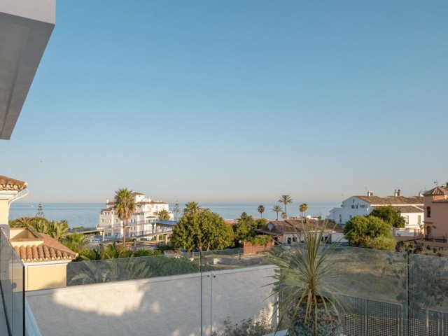 Villa con 4 Dormitorios  en Estepona