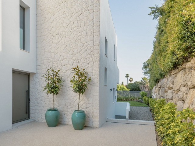 Villa con 4 Dormitorios  en Estepona