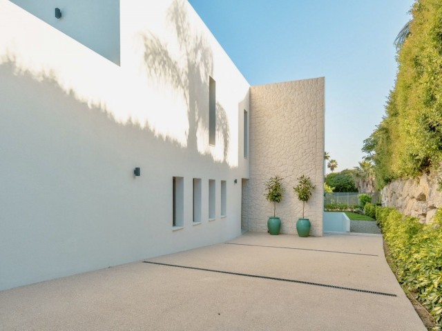 Villa con 4 Dormitorios  en Estepona