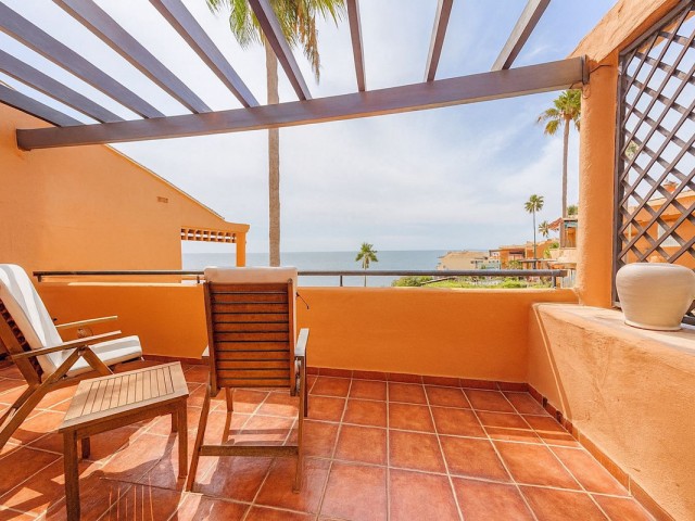 3 Bedrooms Townhouse in Estepona