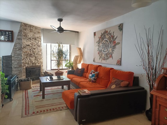 Maison mitoyenne avec 4 Chambres  à Estepona