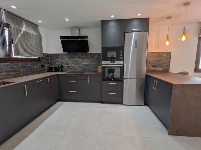 4 Bedrooms Apartment in Puerto Banús