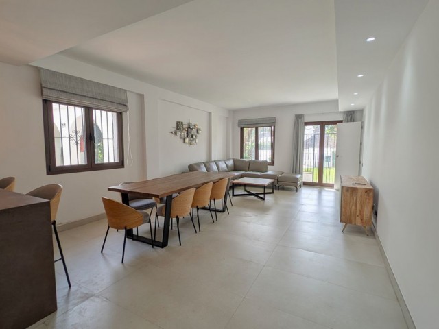 4 Bedrooms Apartment in Puerto Banús