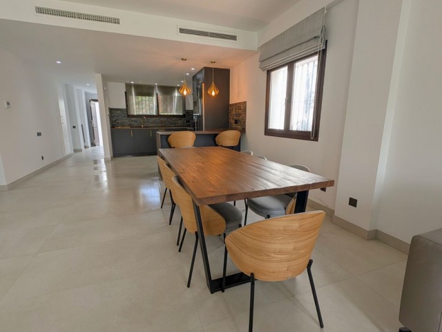 4 Bedrooms Apartment in Puerto Banús