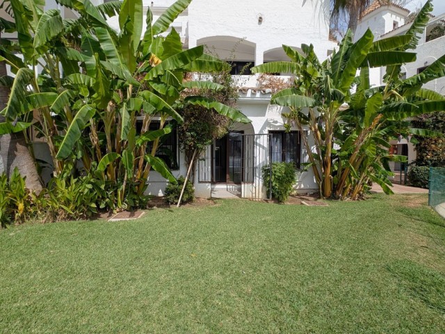 4 Bedrooms Apartment in Puerto Banús