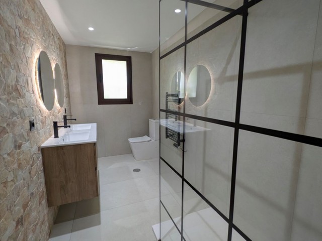 4 Bedrooms Apartment in Puerto Banús