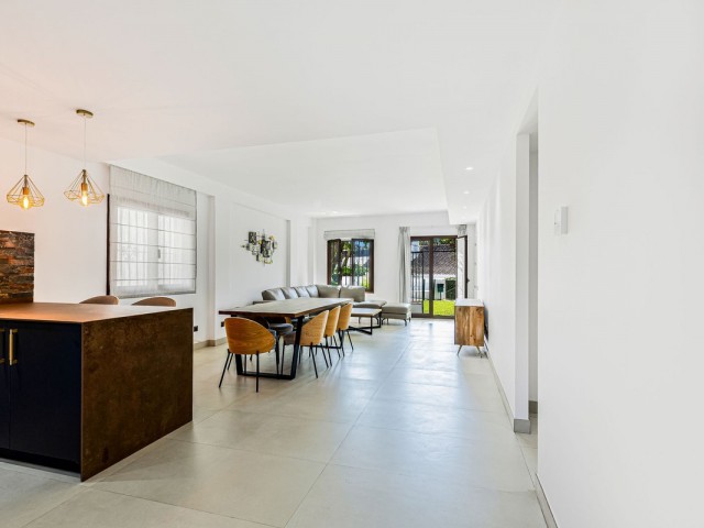 4 Bedrooms Apartment in Puerto Banús