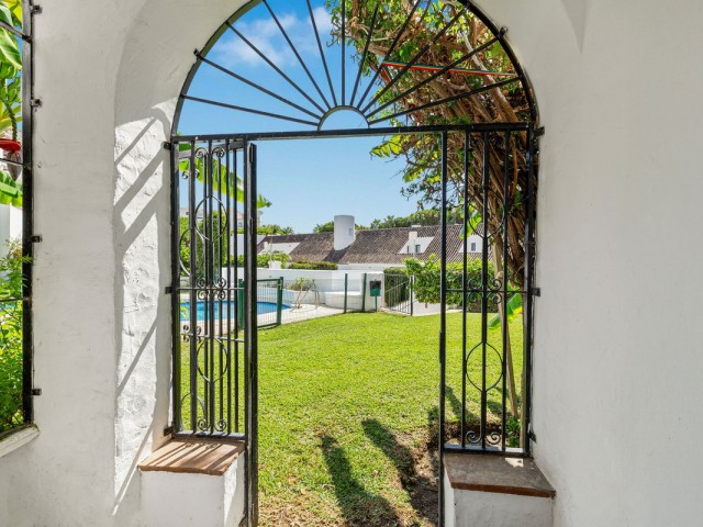 4 Bedrooms Apartment in Puerto Banús