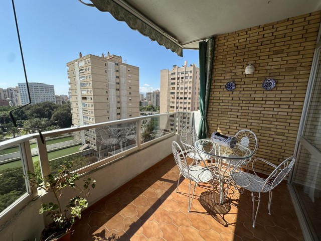 Apartamento con 4 Dormitorios  en Málaga Centro