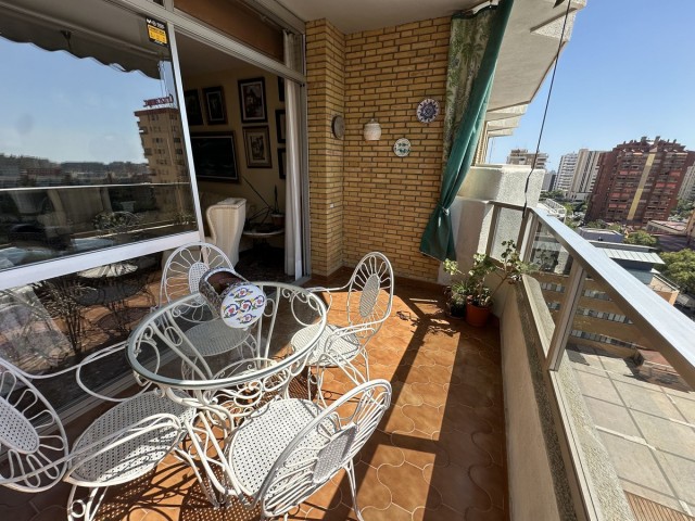 Apartamento con 4 Dormitorios  en Málaga Centro