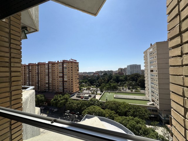 Apartamento con 4 Dormitorios  en Málaga Centro