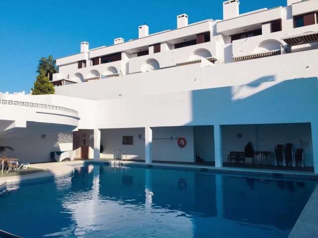 Adosado con 5 Dormitorios  en La Cala de Mijas