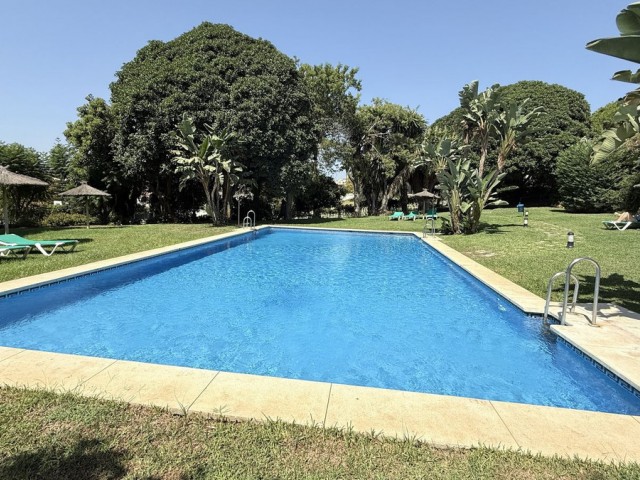 2 Bedrooms Apartment in Guadalmina Alta