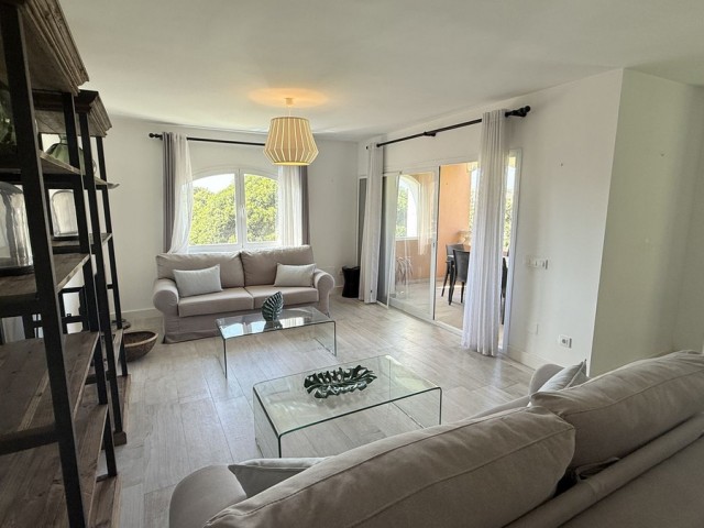 2 Bedrooms Apartment in Guadalmina Alta