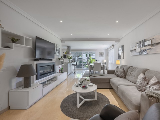 3 Bedrooms Apartment in Estepona