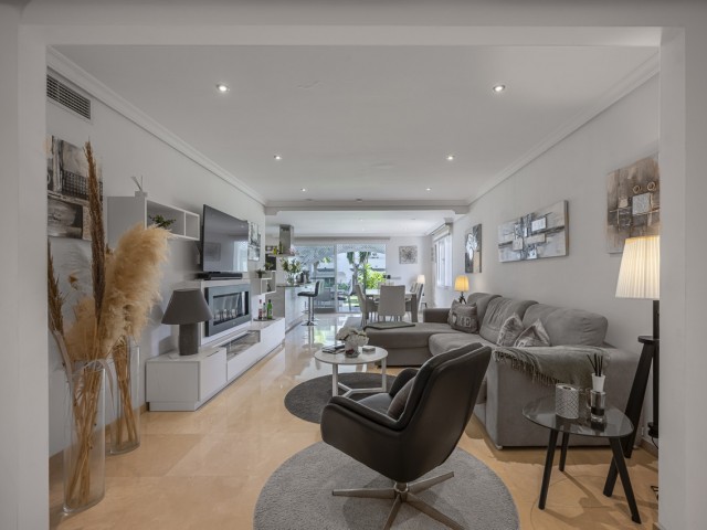3 Bedrooms Apartment in Estepona