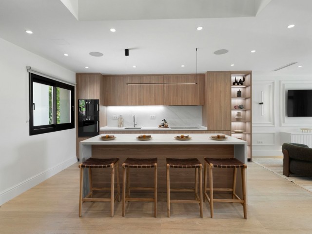 4 Bedrooms Townhouse in Nueva Andalucía