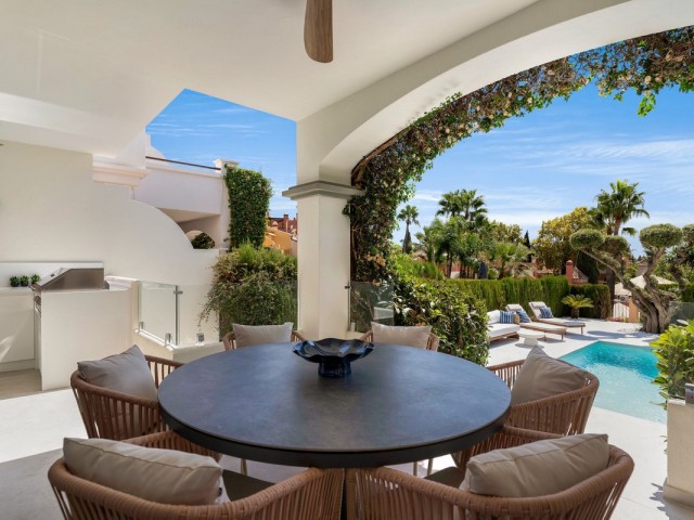 4 Bedrooms Townhouse in Nueva Andalucía