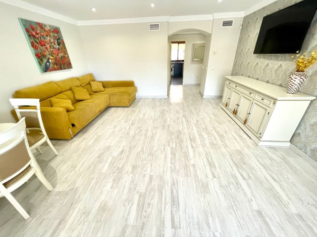 Apartamento con 2 Dormitorios  en Benahavís