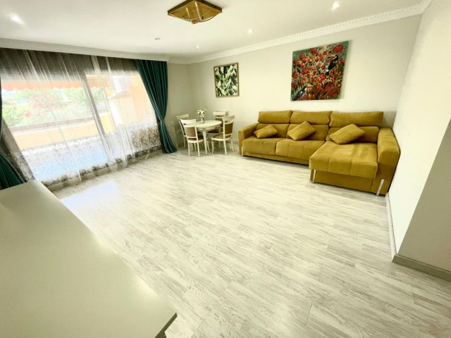 Apartamento con 2 Dormitorios  en Benahavís