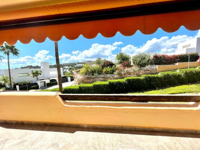 Apartamento con 2 Dormitorios  en Benahavís
