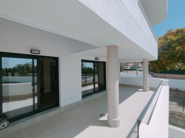 Apartamento con 3 Dormitorios  en New Golden Mile
