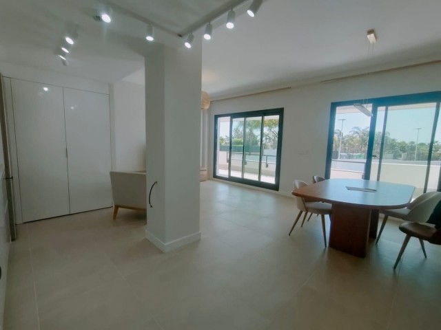 Apartamento con 3 Dormitorios  en New Golden Mile