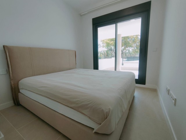 Apartamento con 3 Dormitorios  en New Golden Mile