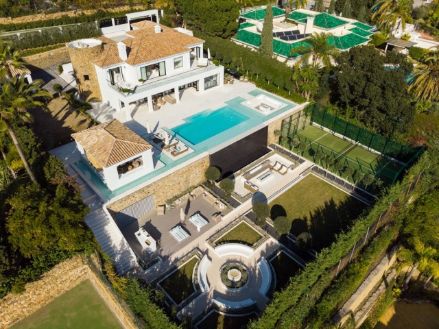 Villa con 5 Dormitorios  en Nueva Andalucía