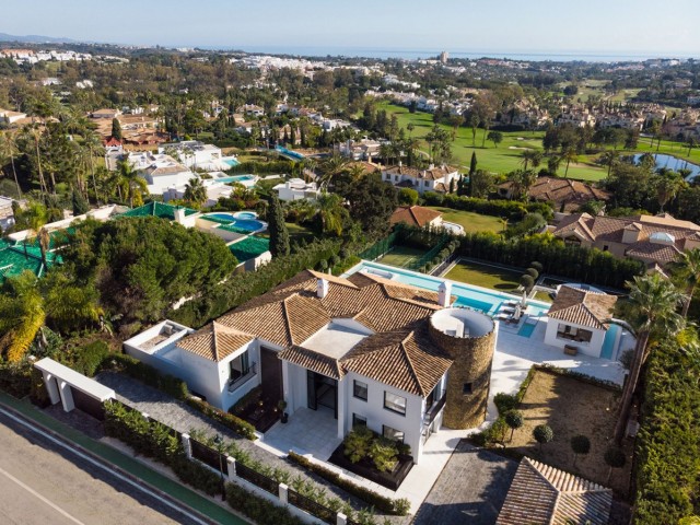 Villa con 5 Dormitorios  en Nueva Andalucía