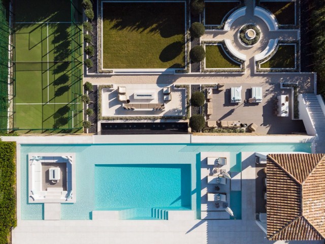 Villa con 5 Dormitorios  en Nueva Andalucía