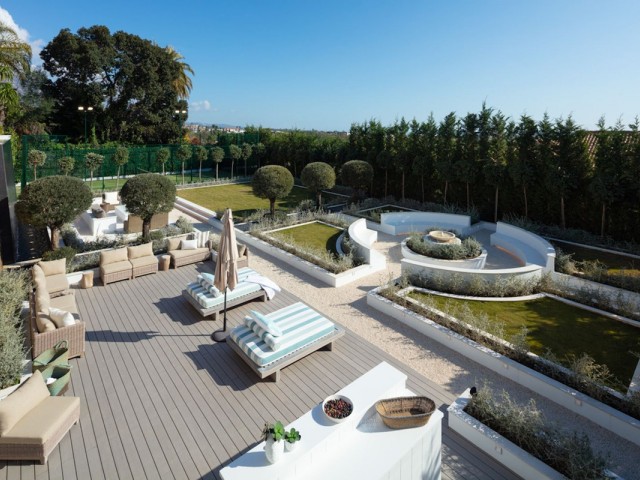 Villa con 5 Dormitorios  en Nueva Andalucía
