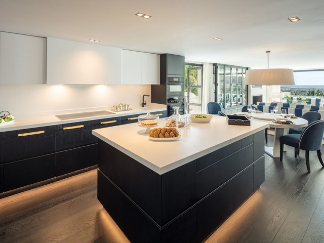 Villa con 5 Dormitorios  en Nueva Andalucía