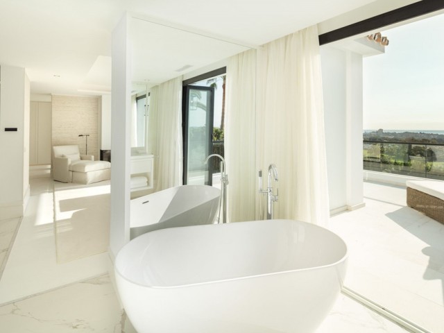 Villa con 5 Dormitorios  en Nueva Andalucía