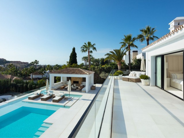 Villa con 5 Dormitorios  en Nueva Andalucía