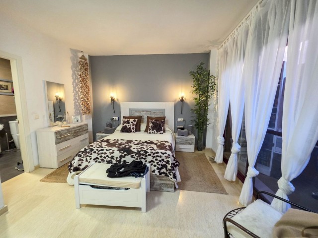 Apartamento con 3 Dormitorios  en La Duquesa