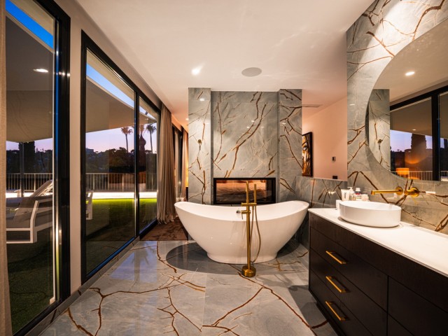 5 Bedrooms Villa in Nueva Andalucía